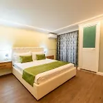 Bliss Boutique 4*